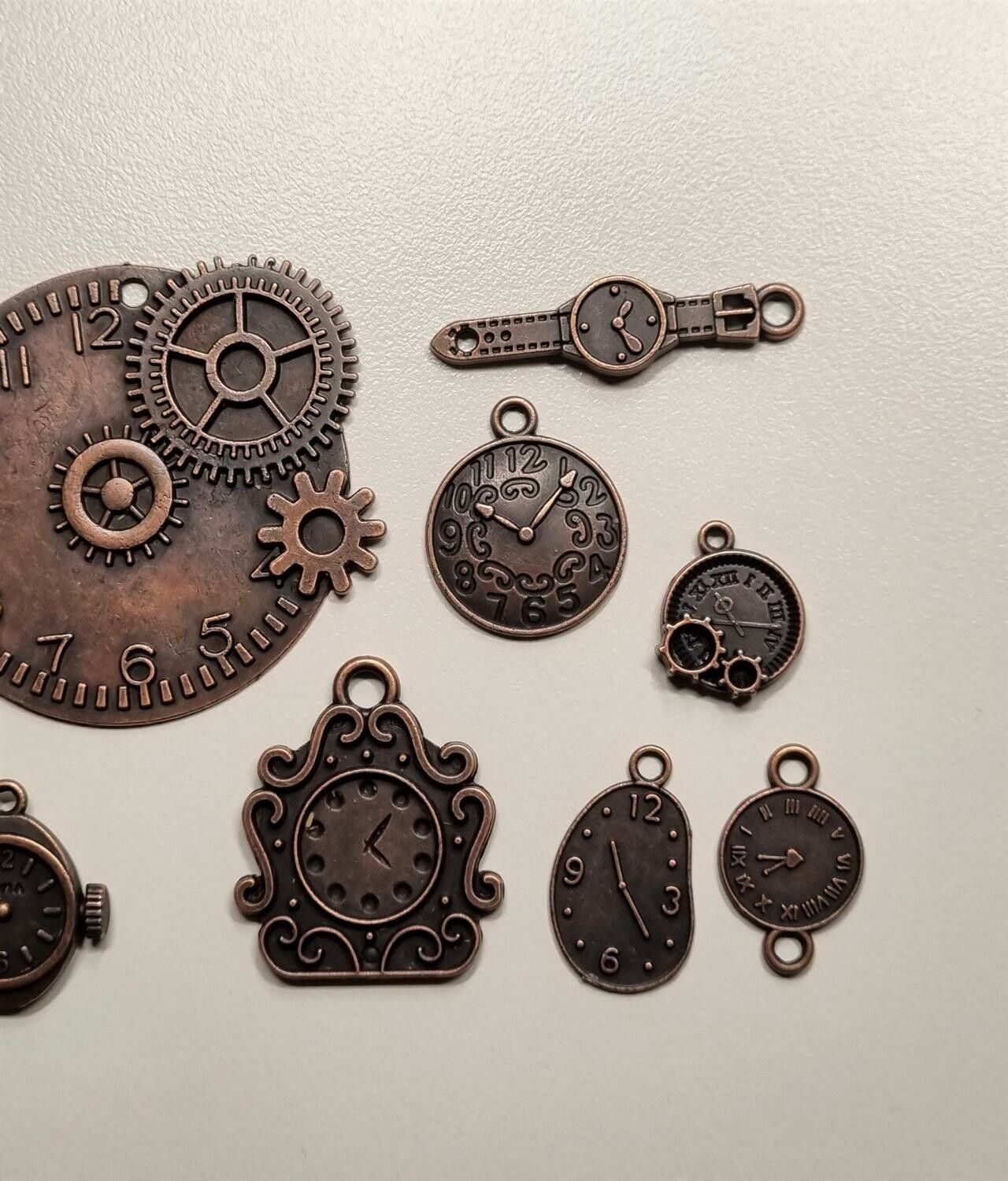 10 st berlocker / charms - Klockor i steampunk, kopparfärgade klockberlocker