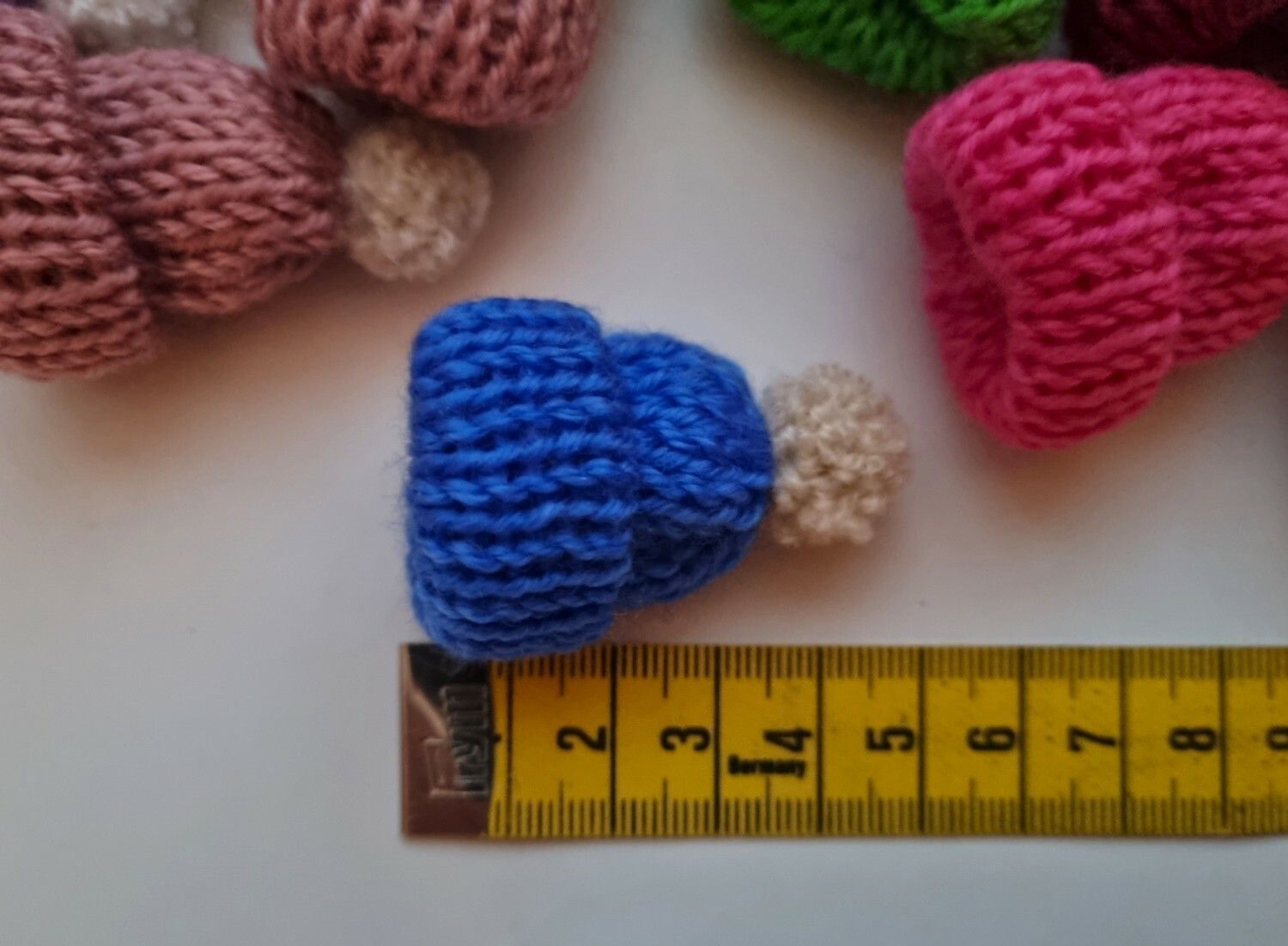 10 st mössor, miniatyrmössor, miniatyrer