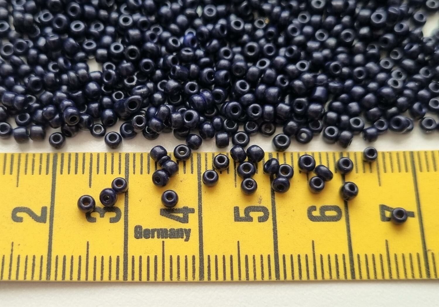 1000 små pärlor, fröpärlor, glaspärlor (2 mm) - Blåsvarta