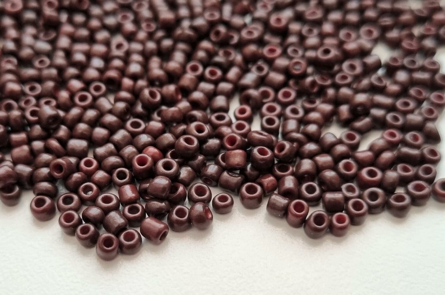 1000 små pärlor, fröpärlor, glaspärlor (2 mm) - Mörkbruna