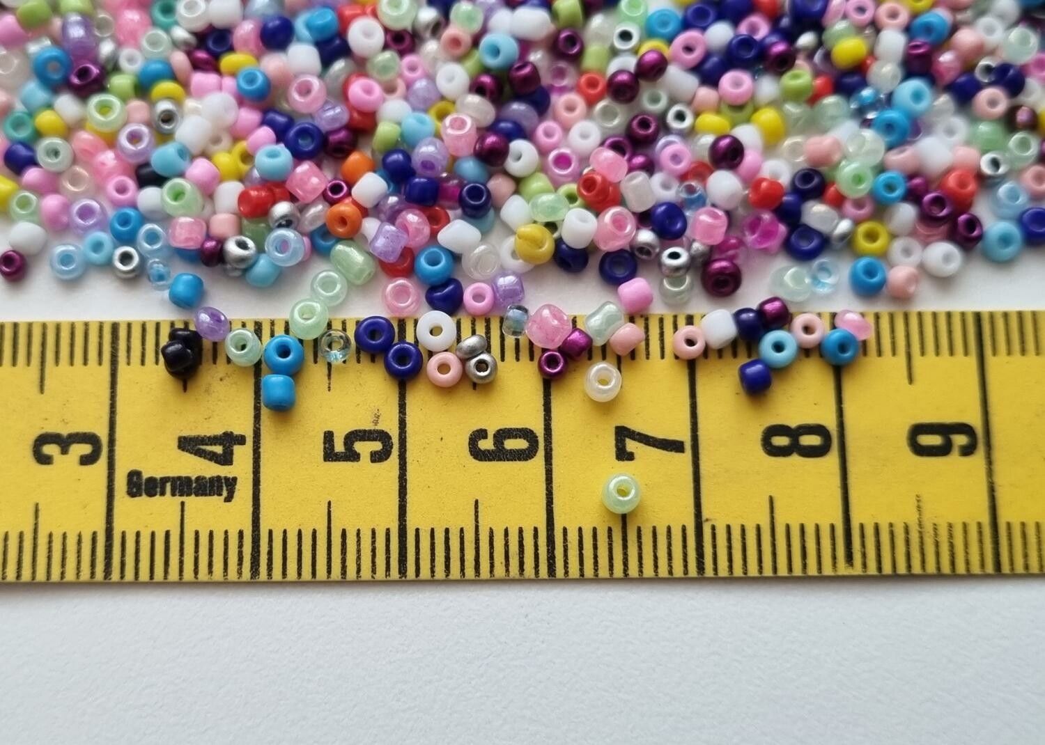 1000 små pärlor, fröpärlor, glaspärlor (2 mm) - Blandade ljusare färger