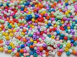 1000 små pärlor, fröpärlor, glaspärlor (2 mm) - Blandade ljusare färger