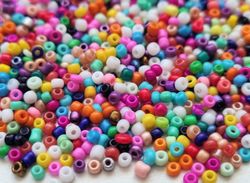 1000 små pärlor, fröpärlor, glaspärlor (2 mm) - Blandade färger