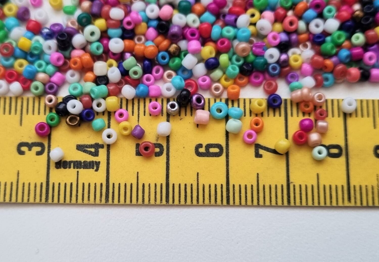1000 små pärlor, fröpärlor, glaspärlor (2 mm) - Blandade färger