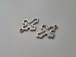 Berlocker Kors (2 st silverfärgade)