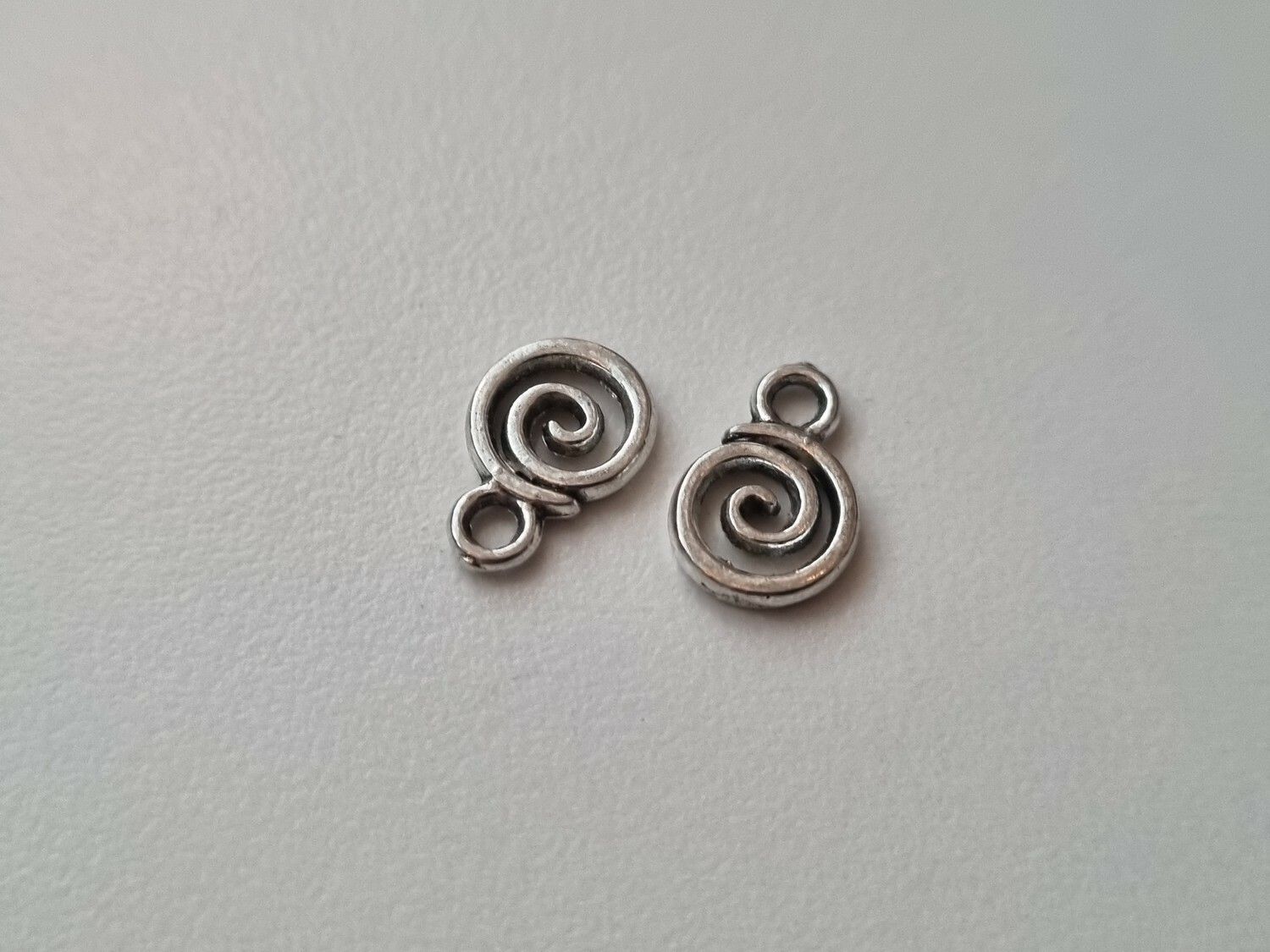 Berlocker Spiraler (2 st silverfärgade)