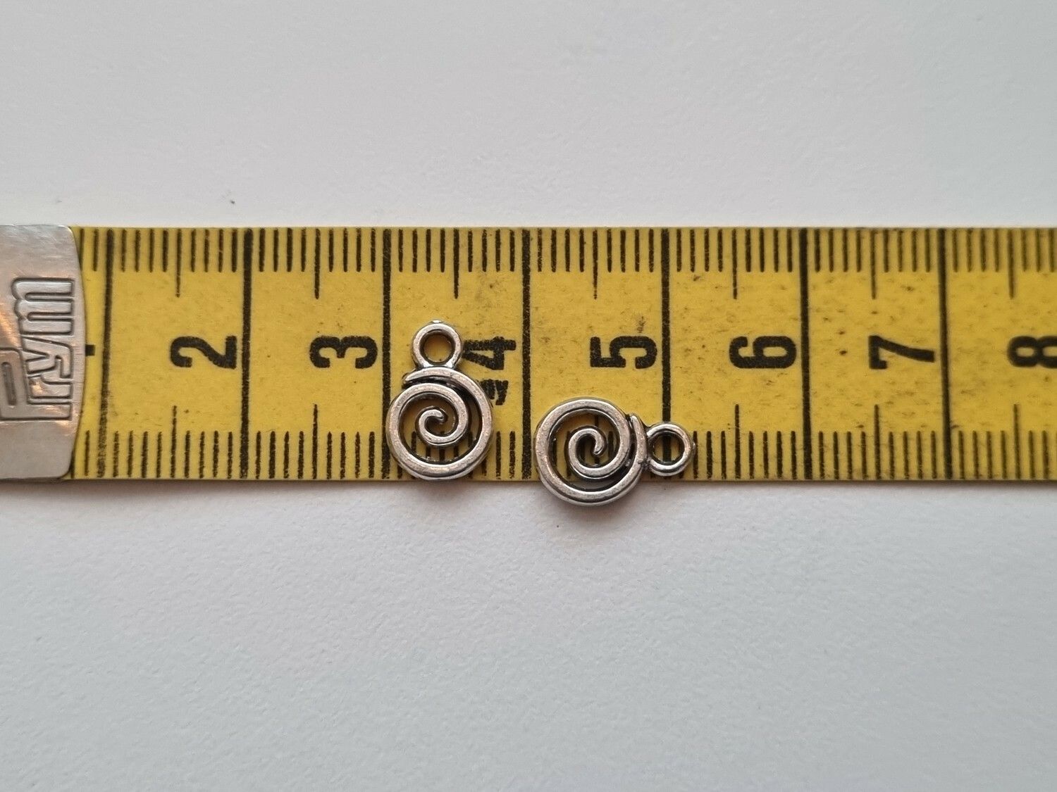 Berlocker Spiraler (2 st silverfärgade)