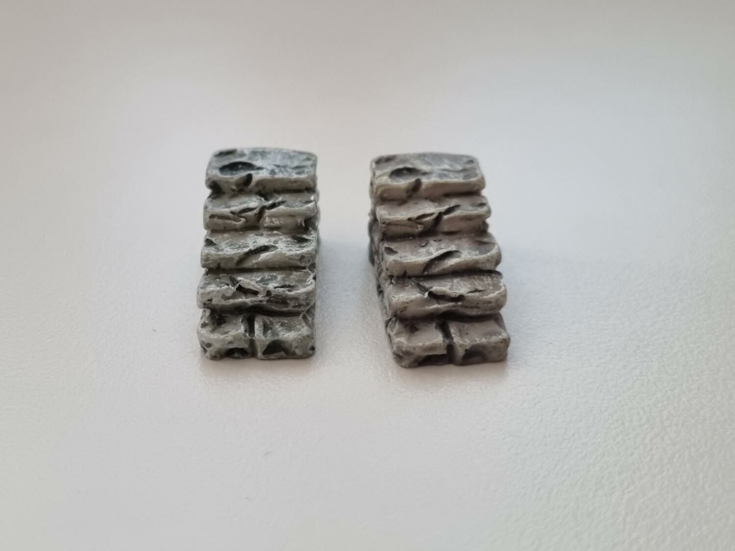 2 st små trappor. Miniatyrer / figuriner för dockskåpet, tittskåp mm