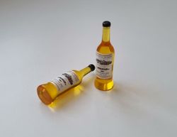 2 st miniatyrer, flaskor / vinflaskor till dockskåp, tittskåp