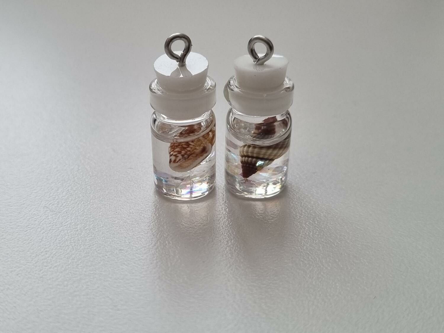2 st små glasflaskor, flaskor med kork miniatyrer glasburkar
