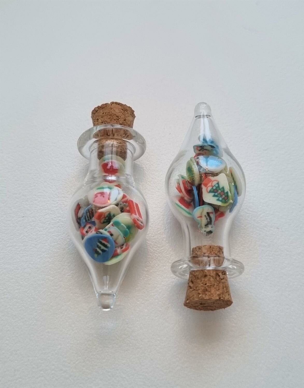 2 st små glasflaskor, flaskor med kork miniatyrer glasburkar