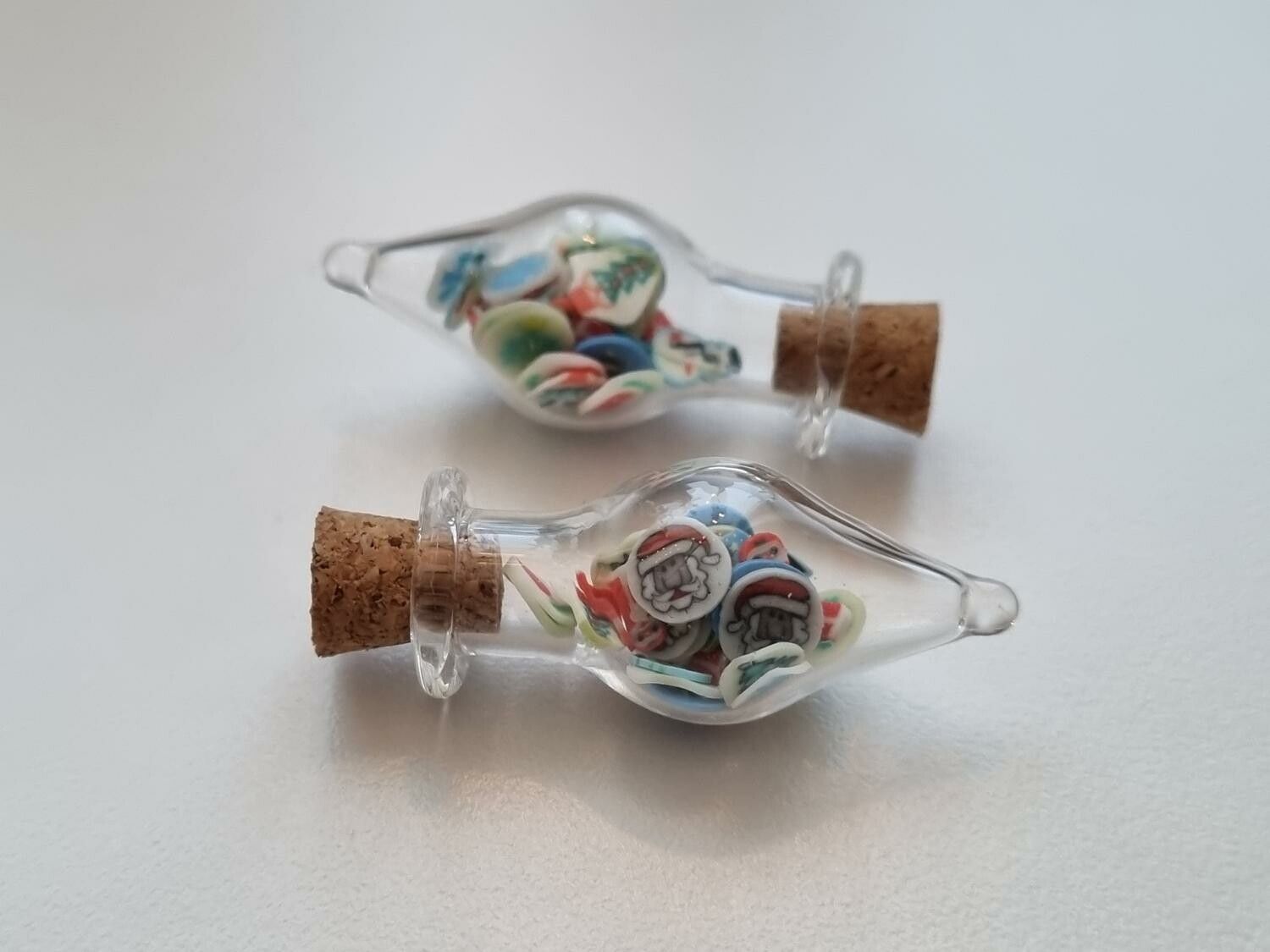 2 st små glasflaskor, flaskor med kork miniatyrer glasburkar