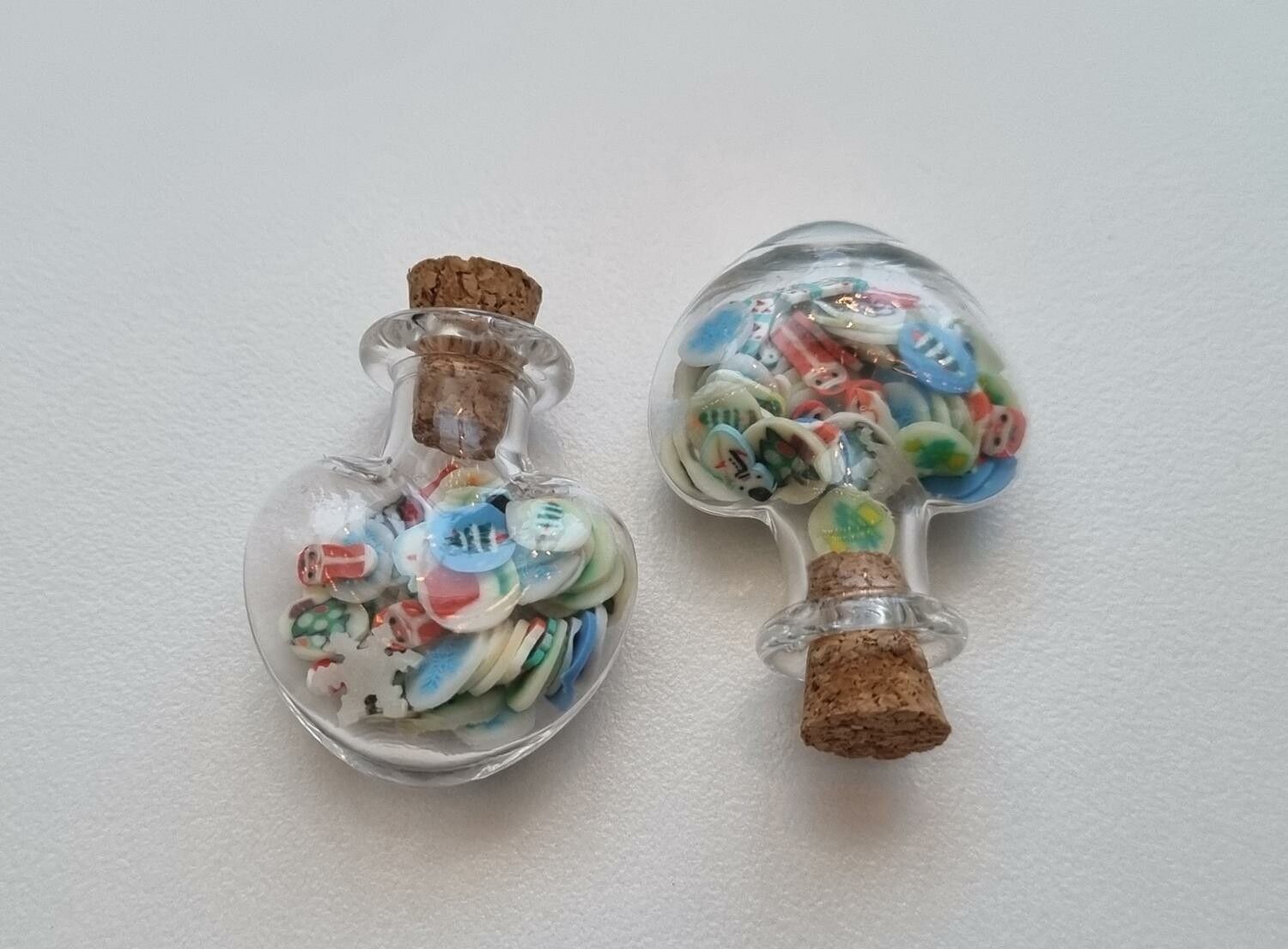 2 st små glasflaskor, flaskor med kork miniatyrer glasburkar