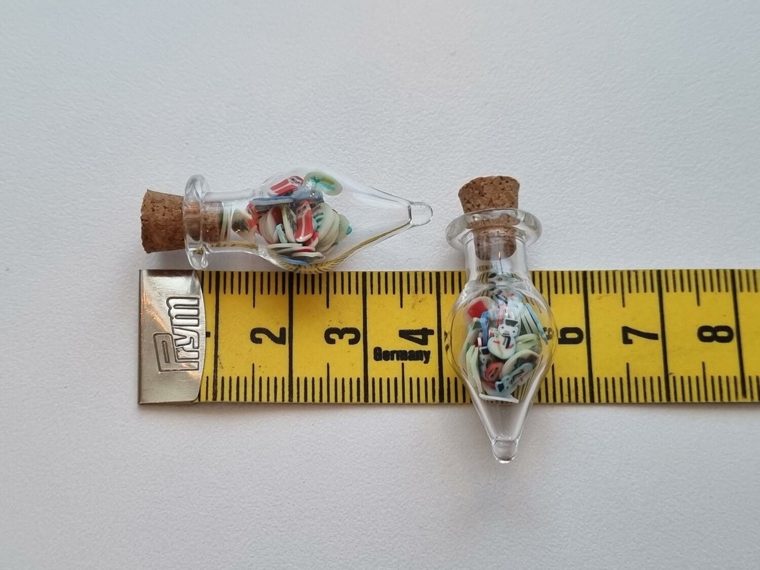 2 st små glasflaskor, flaskor med kork miniatyrer glasburkar