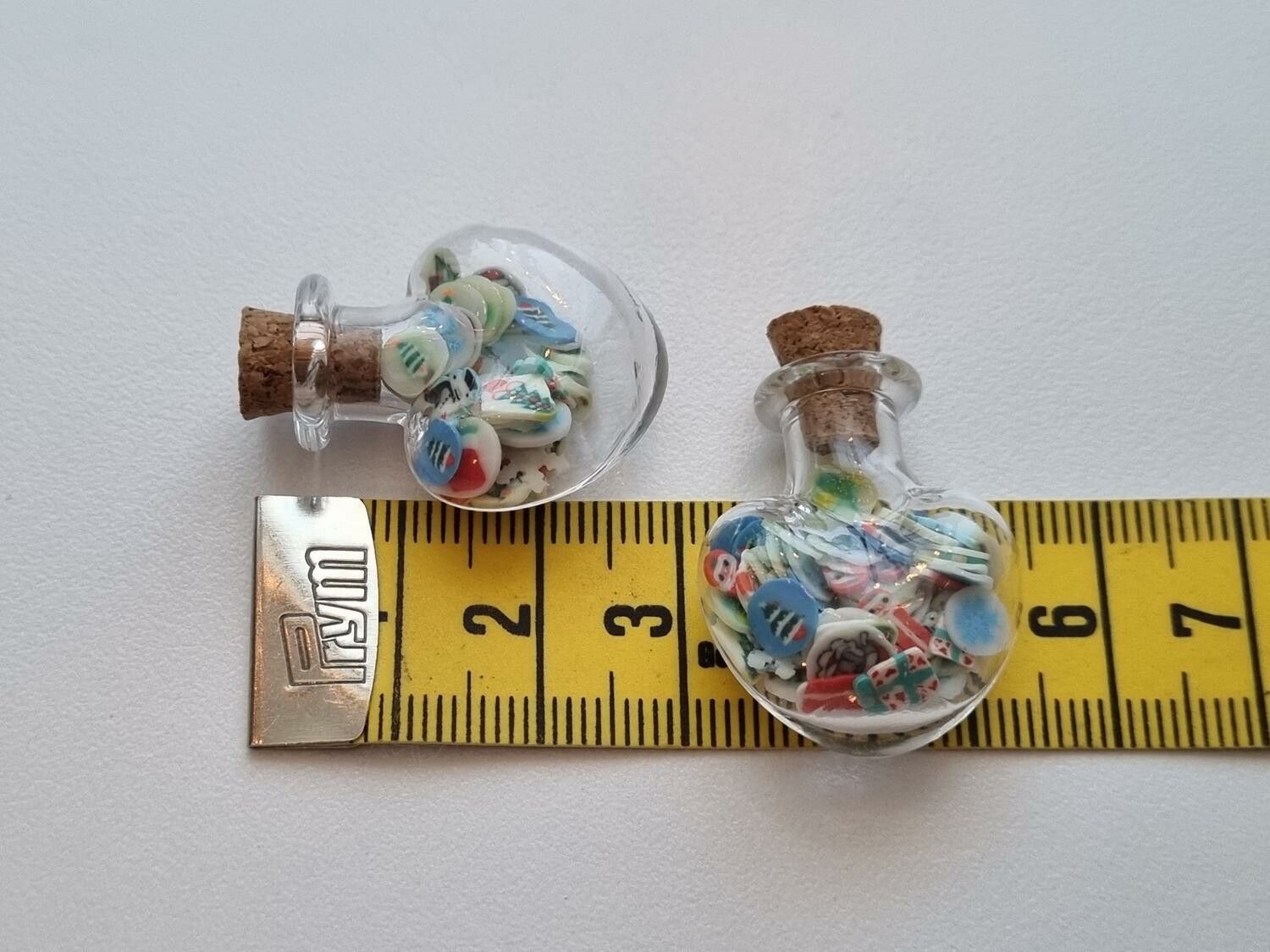2 st små glasflaskor, flaskor med kork miniatyrer glasburkar