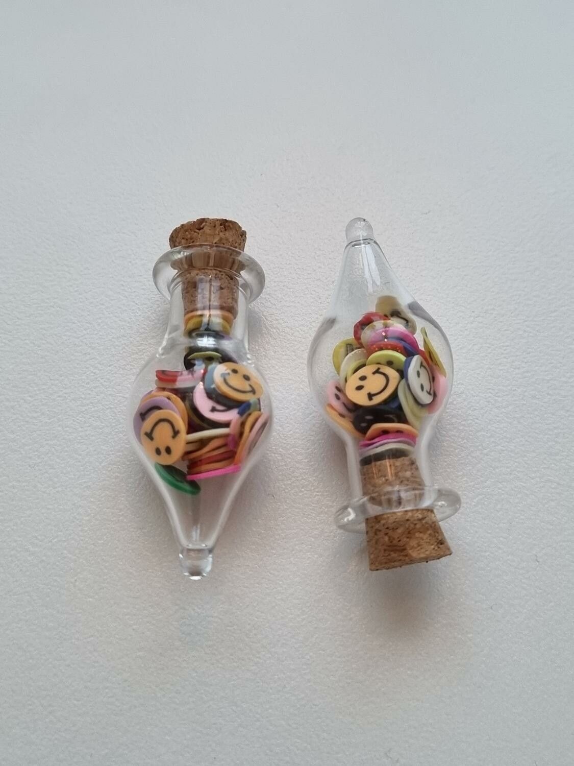 2 st små glasflaskor, flaskor med kork miniatyrer glasburkar