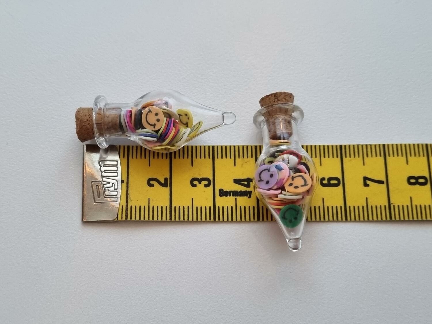 2 st små glasflaskor, flaskor med kork miniatyrer glasburkar