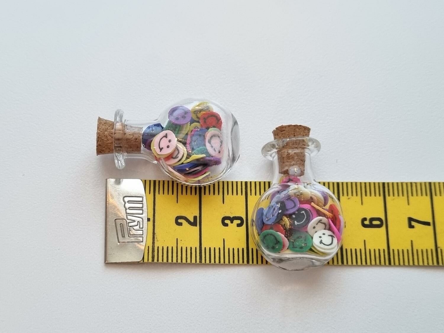 2 st små glasflaskor, flaskor med kork miniatyrer glasburkar
