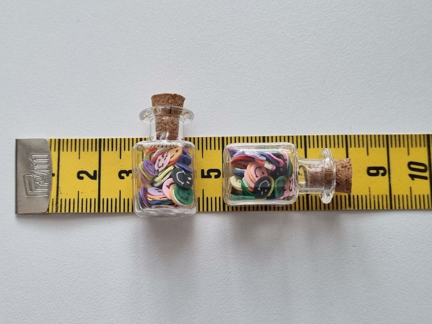 2 st små glasflaskor, flaskor med kork miniatyrer glasburkar