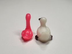 2 st fåglar - miniatyrer / figuriner för dockskåpet, tittskåp mm
