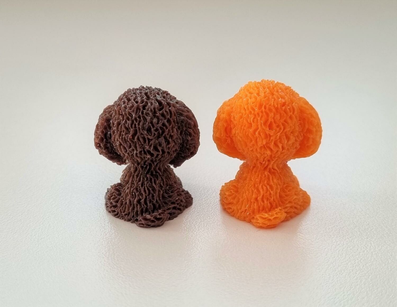 Handmålade hundar. Miniatyrer / figuriner för dockskåpet, tittskåp mm