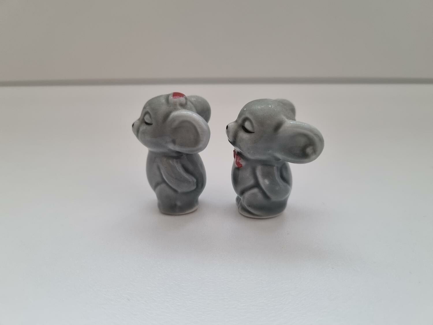 Figurin miniatyr möss, mini möss i porslin (2 st)