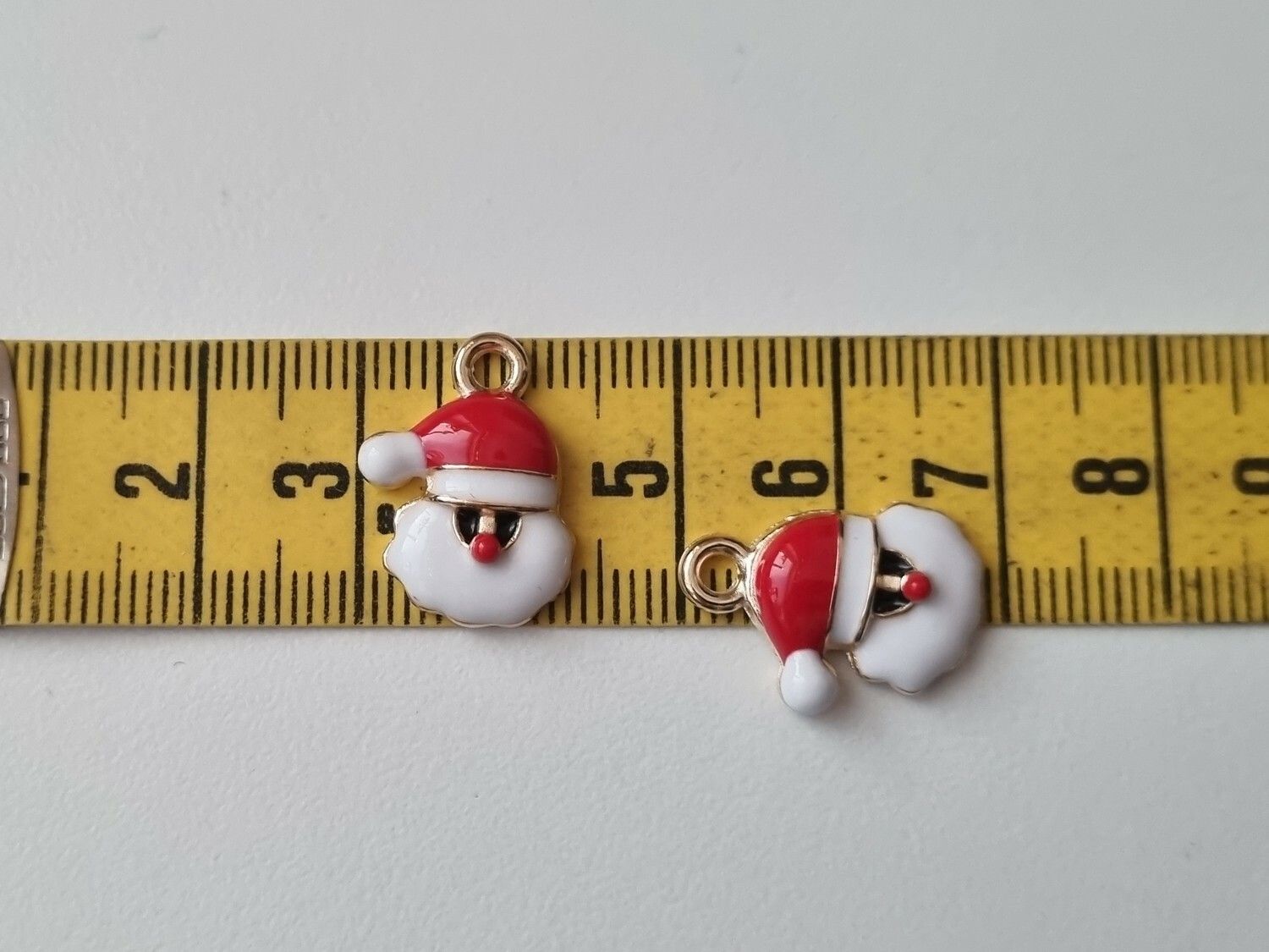 2 st söta tomtar, Berlocker / charms för smyckestillverkning