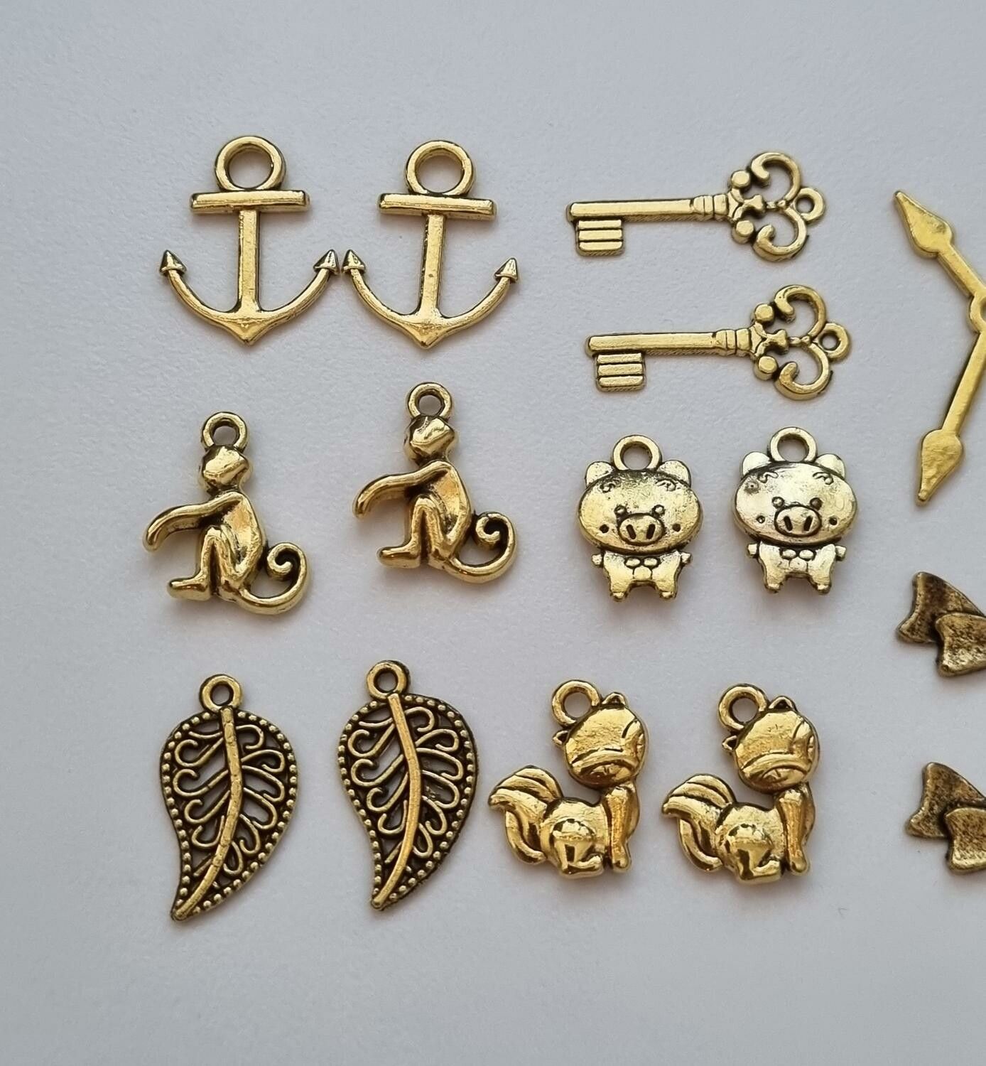20 st guldfärgade Berlocker Charms Hängen för smyckestillverkning (par)