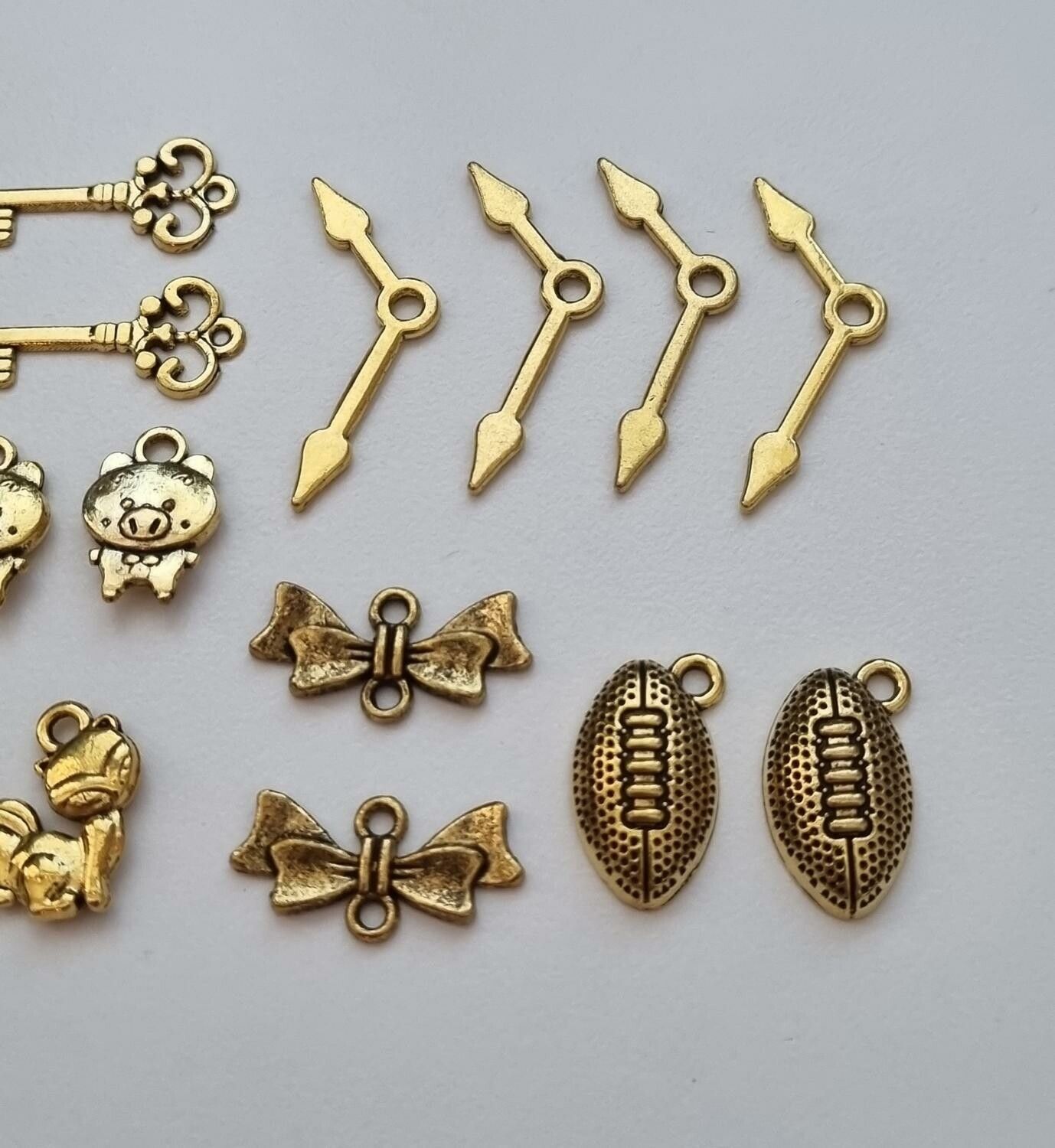 20 st guldfärgade Berlocker Charms Hängen för smyckestillverkning (par)