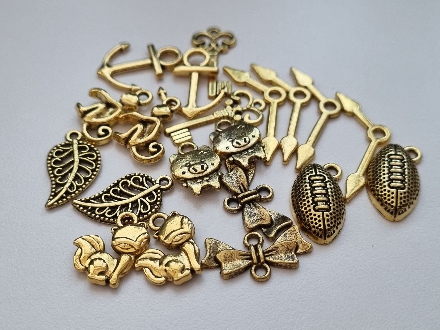 20 st guldfärgade Berlocker Charms Hängen för smyckestillverkning (par)