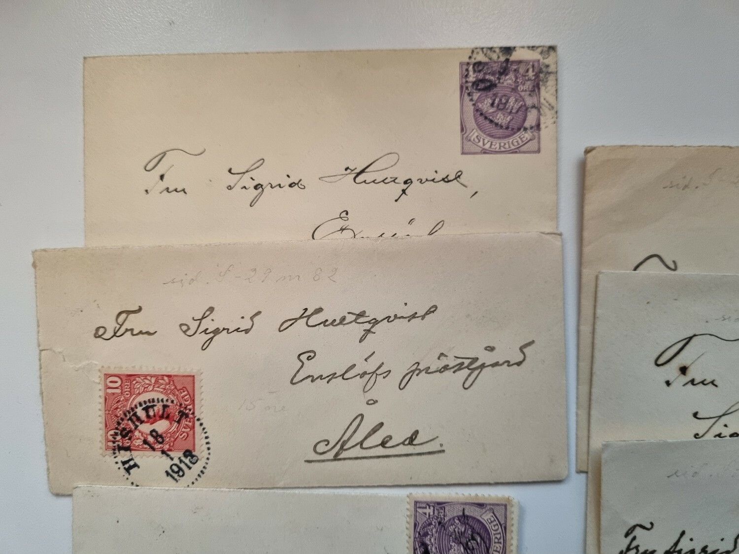 17 st äldre små kuvert med svenska frimärken, år 1909 och framåt