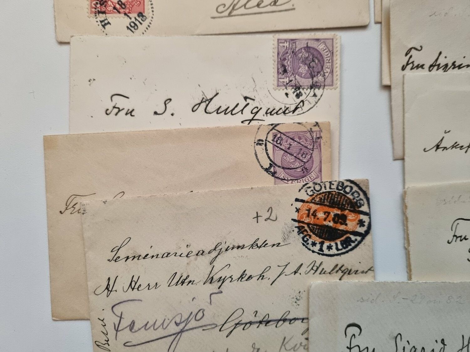 17 st äldre små kuvert med svenska frimärken, år 1909 och framåt