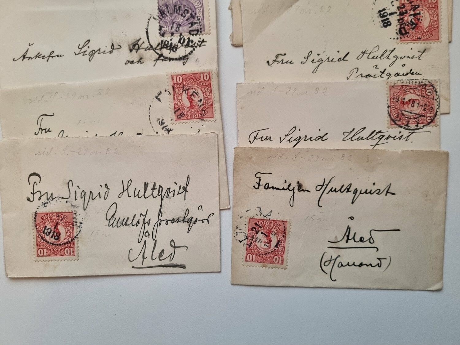 17 st äldre små kuvert med svenska frimärken, år 1909 och framåt