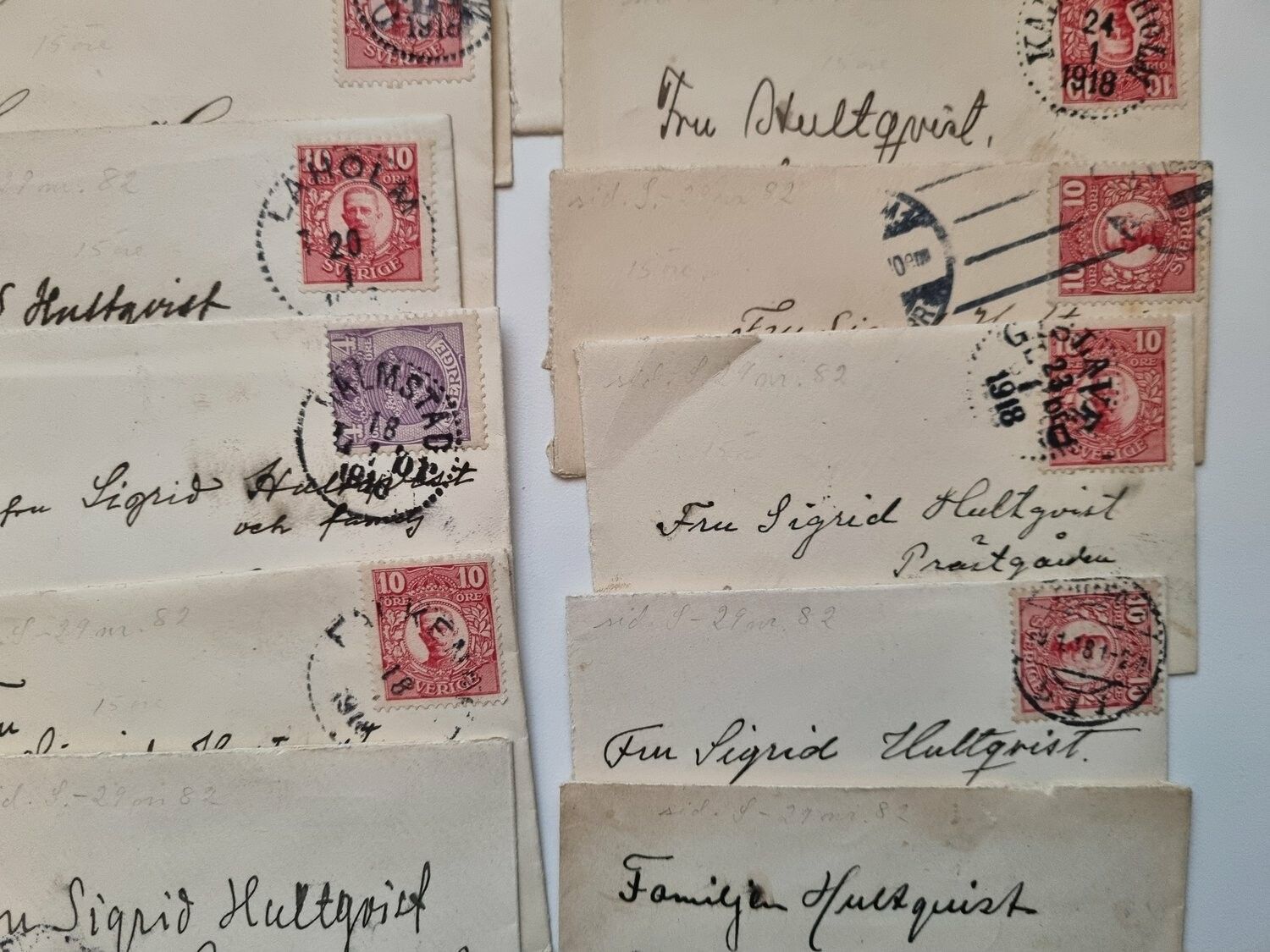 17 st äldre små kuvert med svenska frimärken, år 1909 och framåt