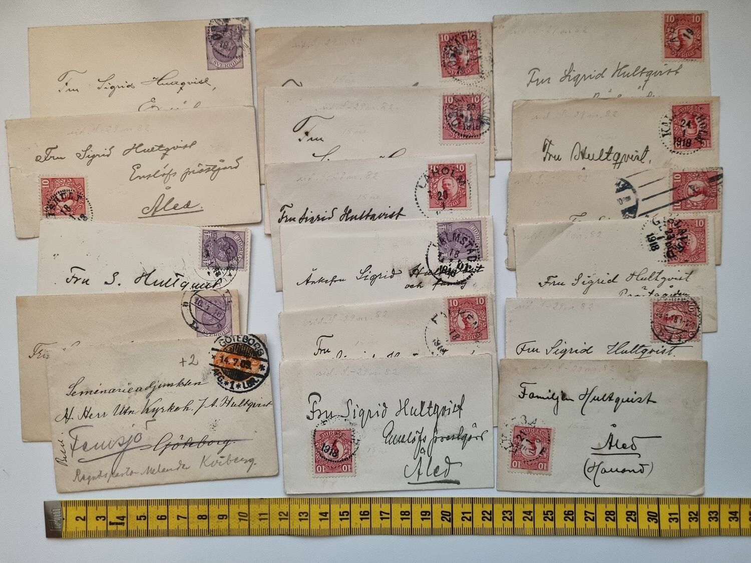 17 st äldre små kuvert med svenska frimärken, år 1909 och framåt
