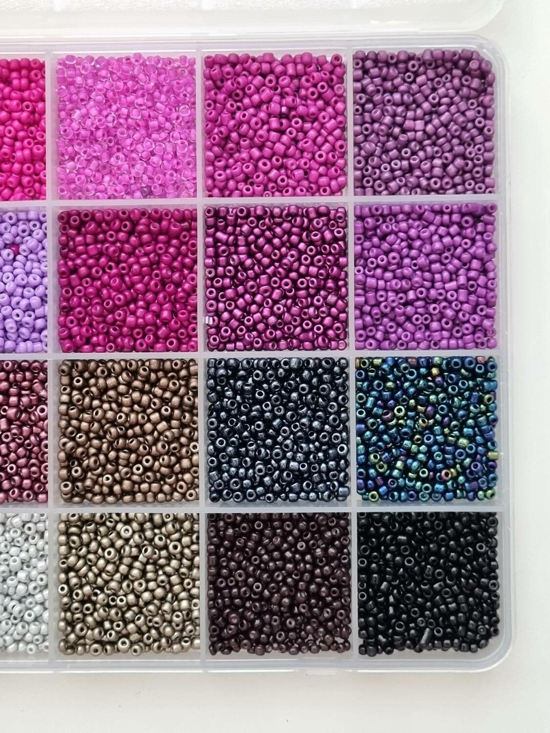 Ca 10.000 små pärlor, fröpärlor, glaspärlor (2 mm)