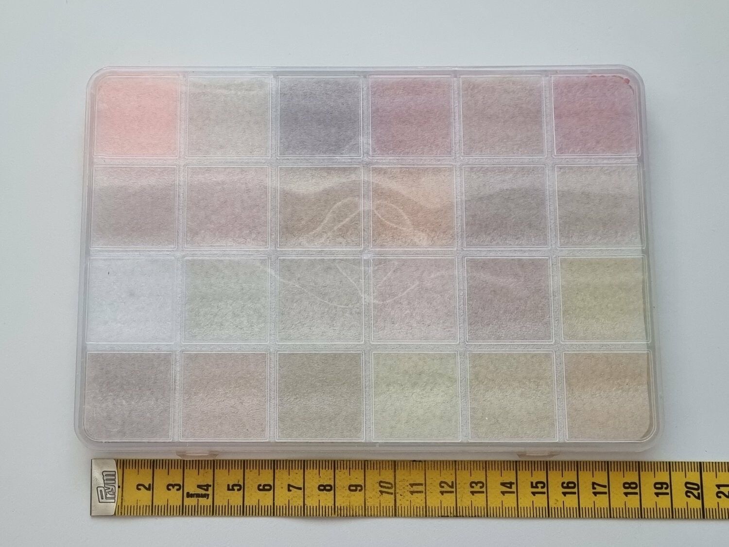 Ca 10.000 små pärlor, fröpärlor, glaspärlor (2 mm)