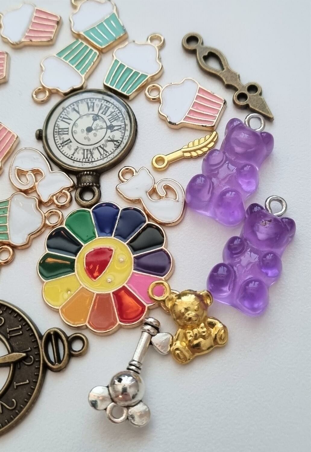 28 st begagnade berlocker Charms Hängen för smyckestillverkning
