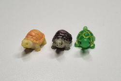 3 st sköldpaddor. Miniatyrer / figuriner för dockskåpet, tittskåp mm