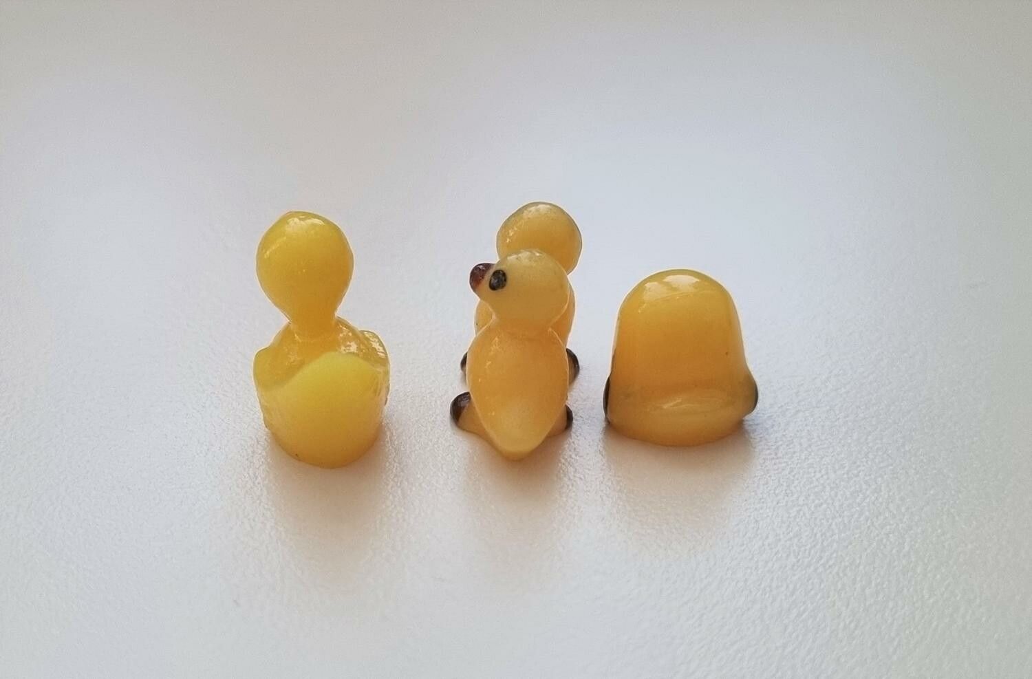 3 st ankor/kycklingar. Miniatyrer / figuriner för dockskåpet, tittskåp mm
