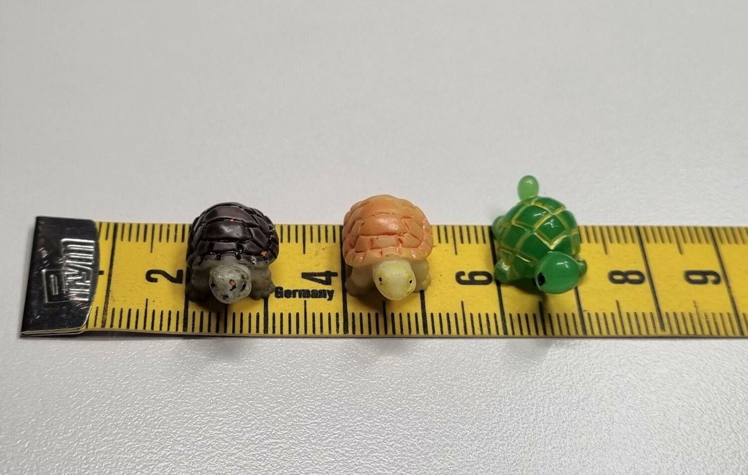 3 st sköldpaddor. Miniatyrer / figuriner för dockskåpet, tittskåp mm