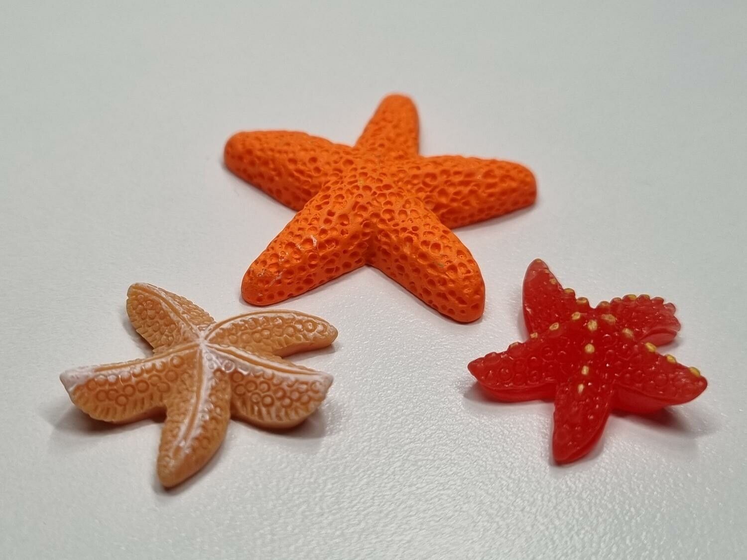 3 st sjöstjärnor. Miniatyrer för dockskåp, tittskåp med mera