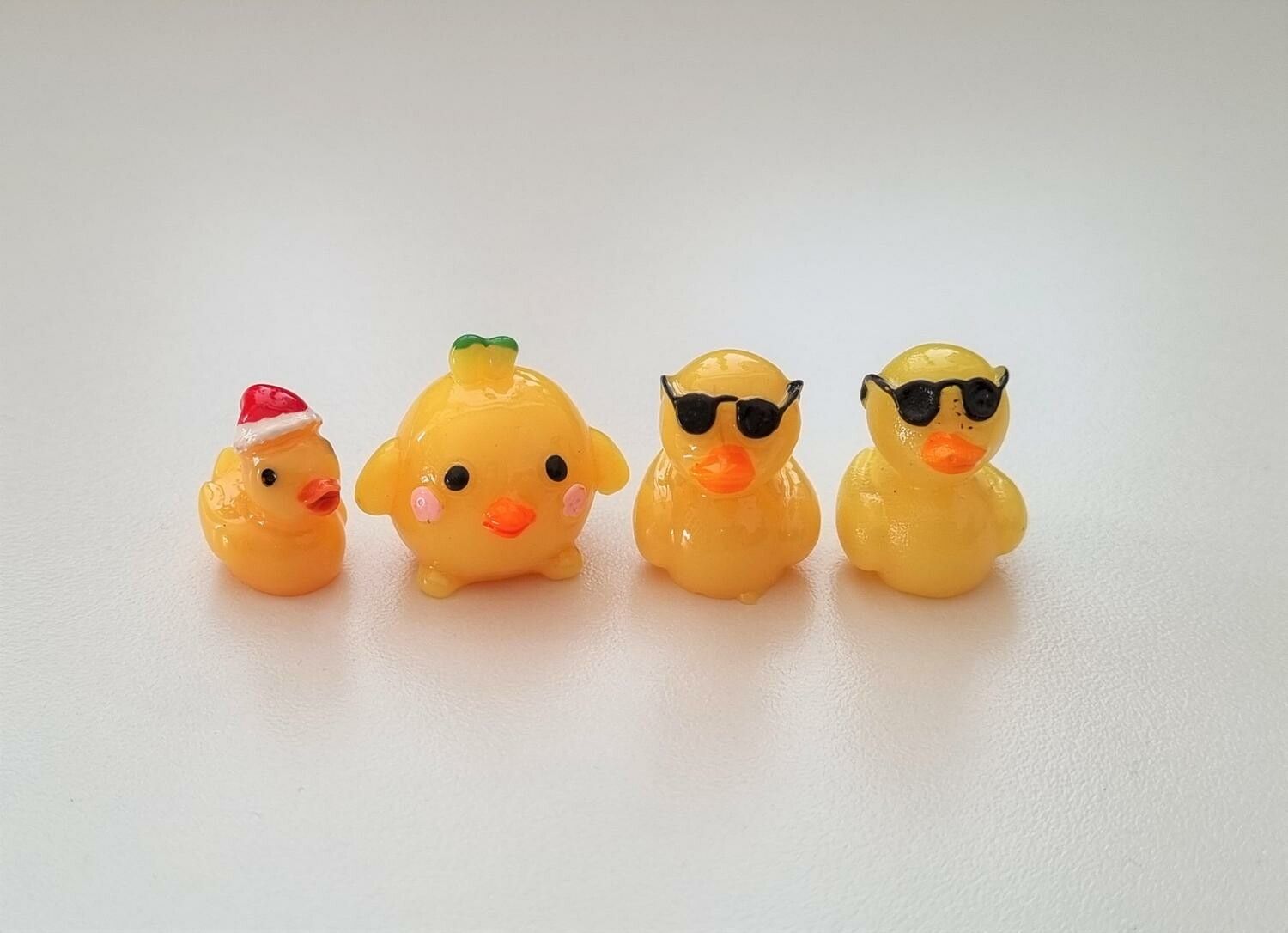 4 st söta ankor. Miniatyrer / figuriner för dockskåpet, tittskåp mm