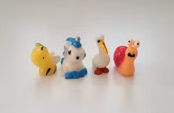 4 st söta miniatyrer / figuriner för dockskåpet, tittskåp mm