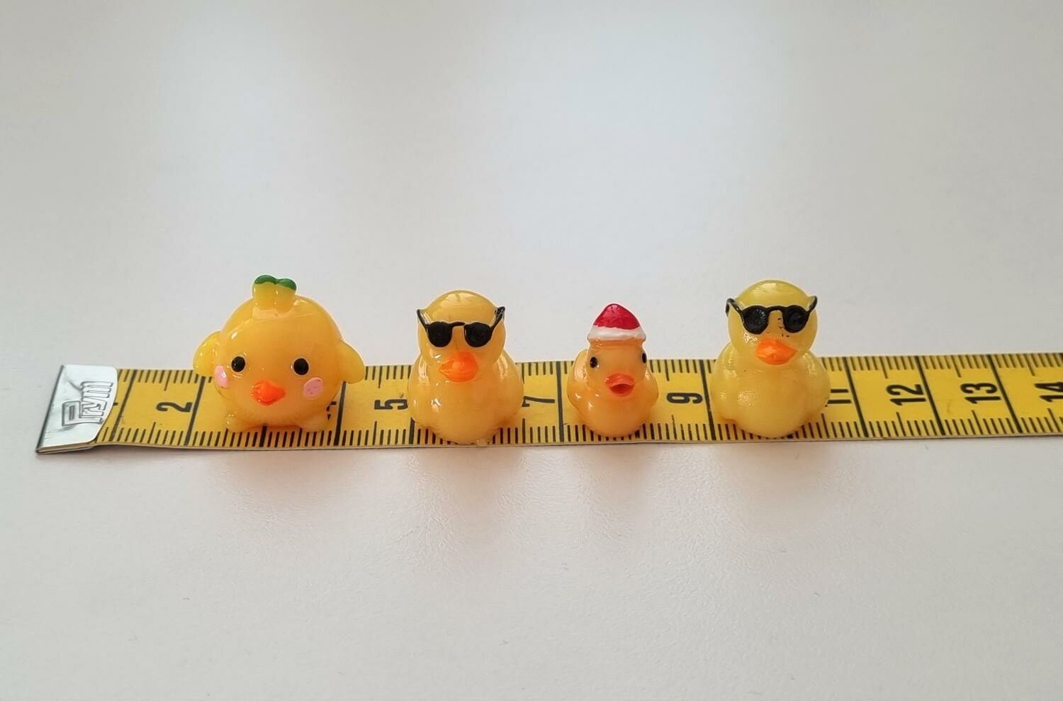 4 st söta ankor. Miniatyrer / figuriner för dockskåpet, tittskåp mm