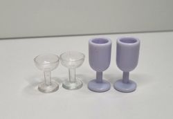4 st plastglas. Miniatyrer för dockskåp / tittskåp