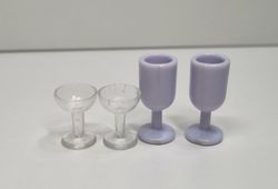 4 st plastglas. Miniatyrer för dockskåp / tittskåp