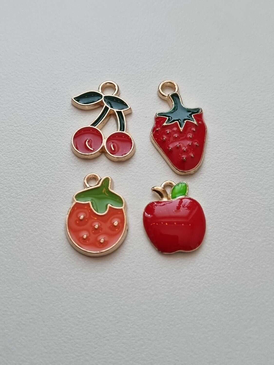 4 st frukt Berlocker Charms (äpplen, jordgubbe, körsbär)