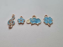 4 st blå Berlocker Charms (får, fyrklöver, blomma och not)