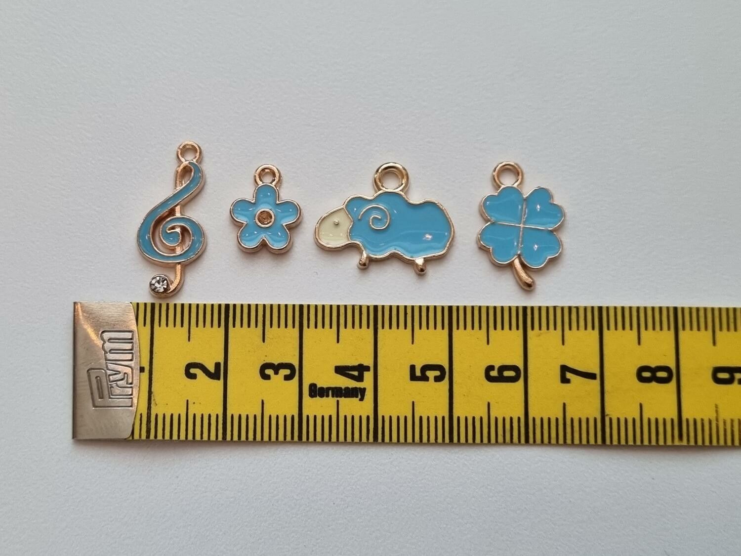 4 st blå Berlocker Charms (får, fyrklöver, blomma och not)